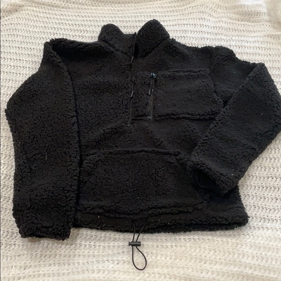 Black Sherpa Pull Over - Picture 1 of 3